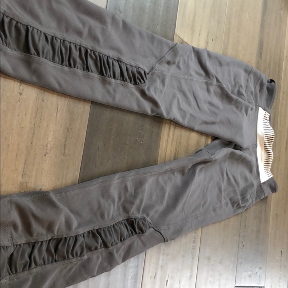 Grey Lululemon leggings!
